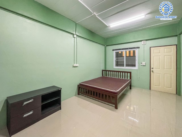 *****บ้านแฝดมือสองย่านนนทบุรีฯ ม.ทรายทองนิเวศน์ เนื้อที่กว้างขวางมากถึง 40 ตร.ว. ฟังก์ชัน 8 ห้องนอน 8 ห้องน้ำ บนทำเลแห่งการเดินทาง ใกล้รถไฟฟ้าแห่งอนาคตสายสีชมพู "สถานีสามัคคี" และทางด่วน "ศรีรัช"